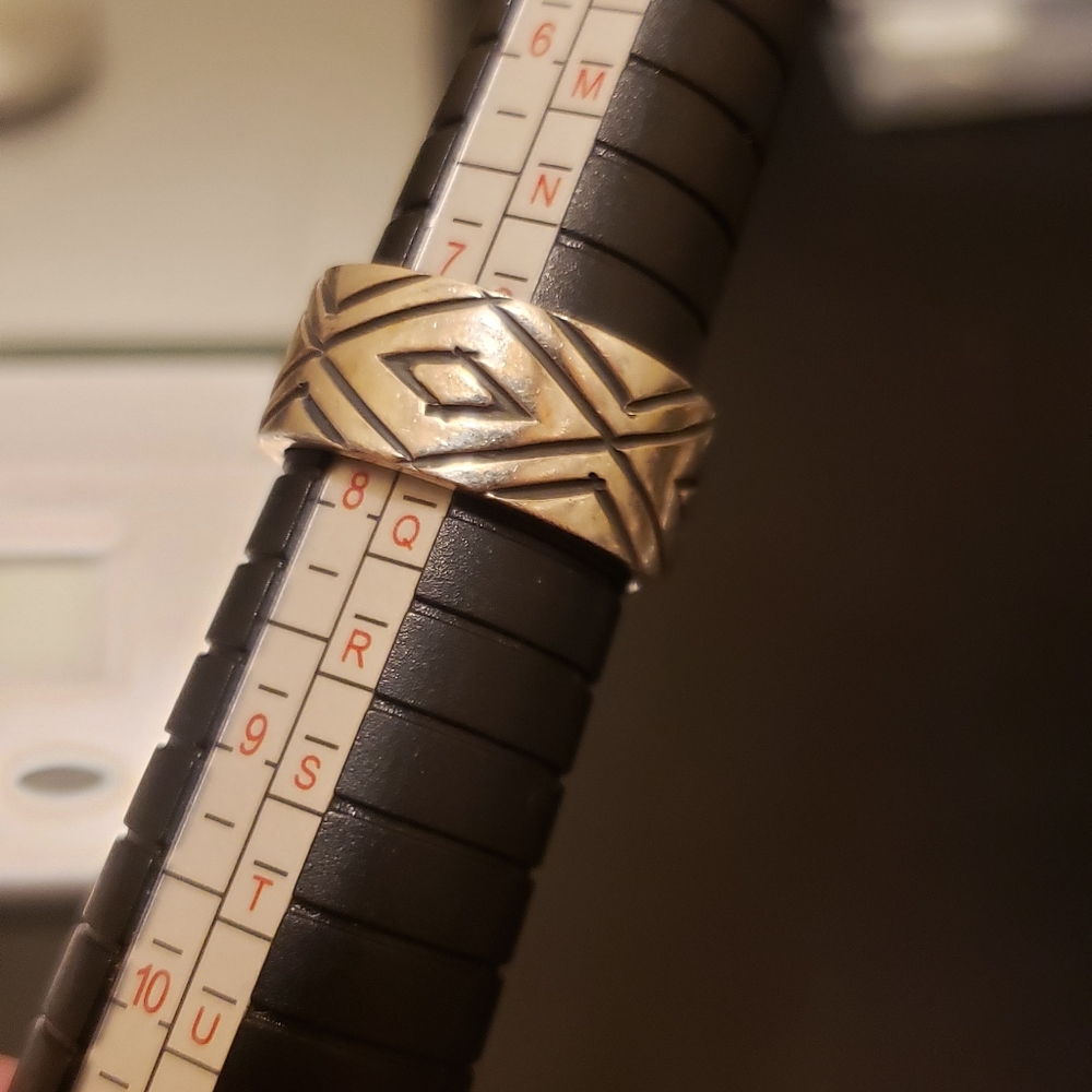 Vintage Sterling Silver Tribal Band Size 8 - 8.6g